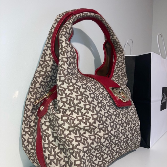 ❌SOLD❌Dkny Hobo bag - Picture 13 of 15